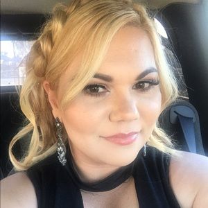 Meet your Posher, Elena