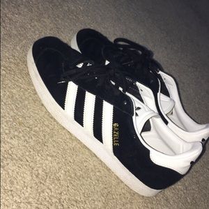 Black and white adidas GAZELLE low top snickers