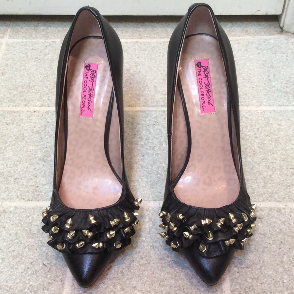 Betsy Johnson Black Leather Pumps