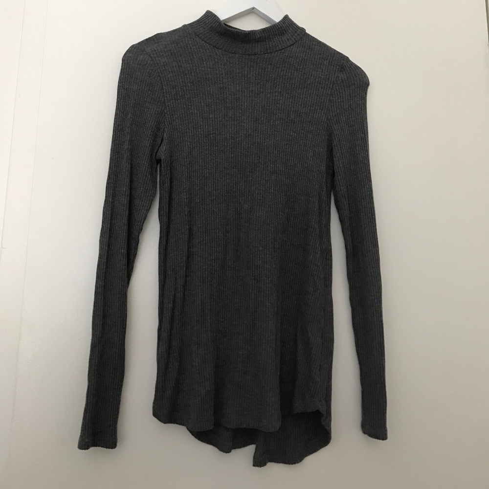 Thin sweater with back lace up detail