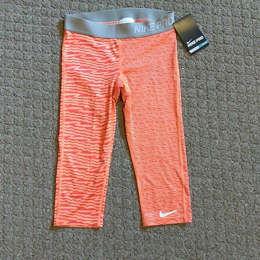 Nike girl's training leggings sz M