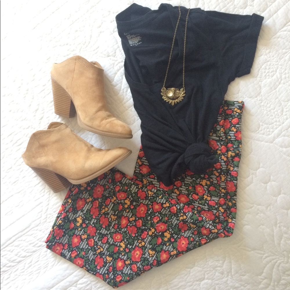 LuLaRoe Floral Cassie