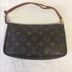Louis Vuitton clutch with (Pochette accessories)