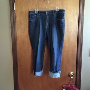 Capri jeans with rolled cuff.