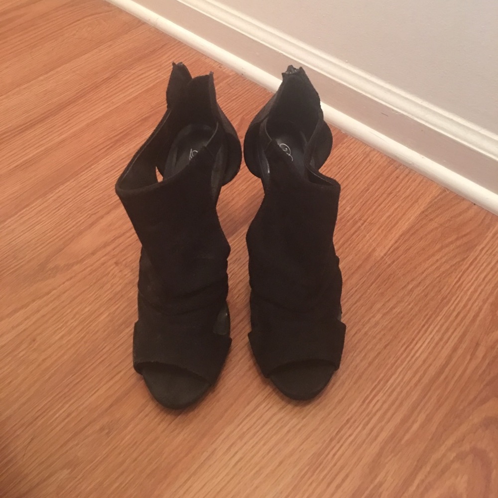 Black heels only wore once