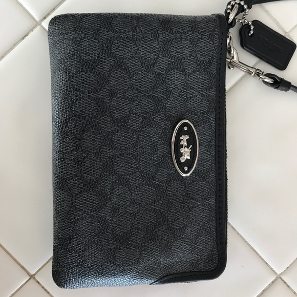 Coach wristlet - Picture 1 of 4