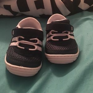 Size 3 toddler stride rite shoes