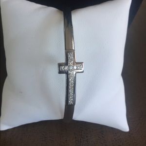 Sterling silver/moissanite hinged bangle w/cross