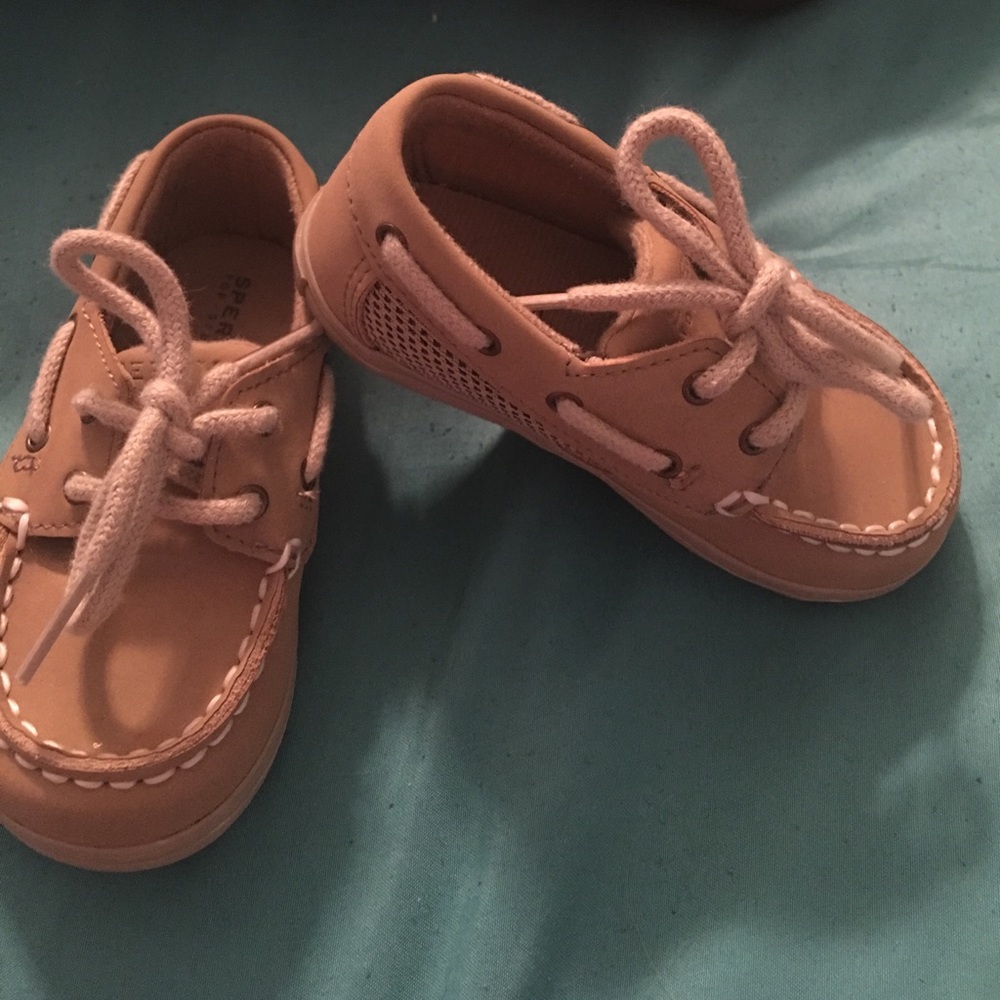 Size 4 toddler sperrys