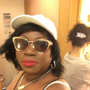 Meet your Posher, Laureen