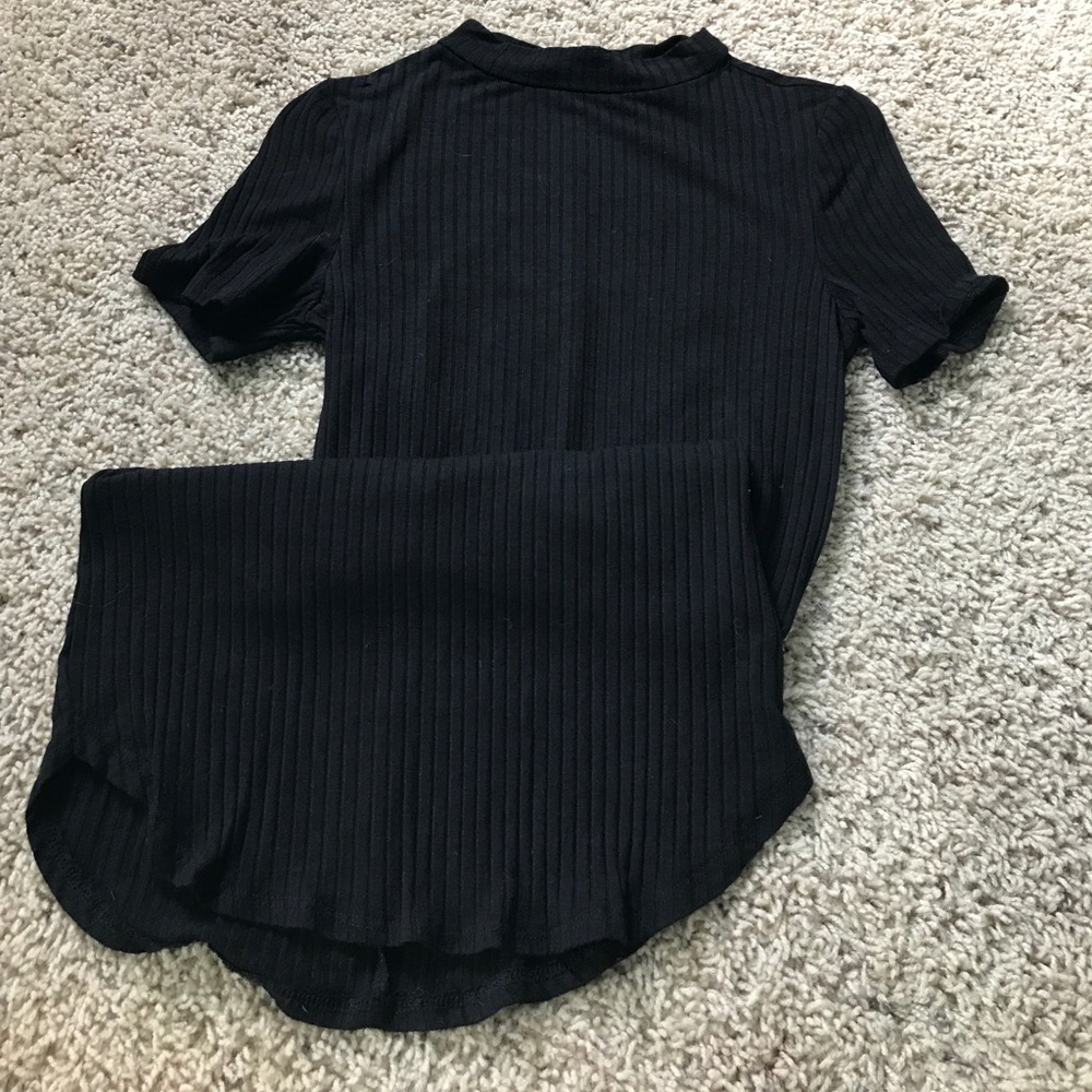 Black ribbed bodycon dress