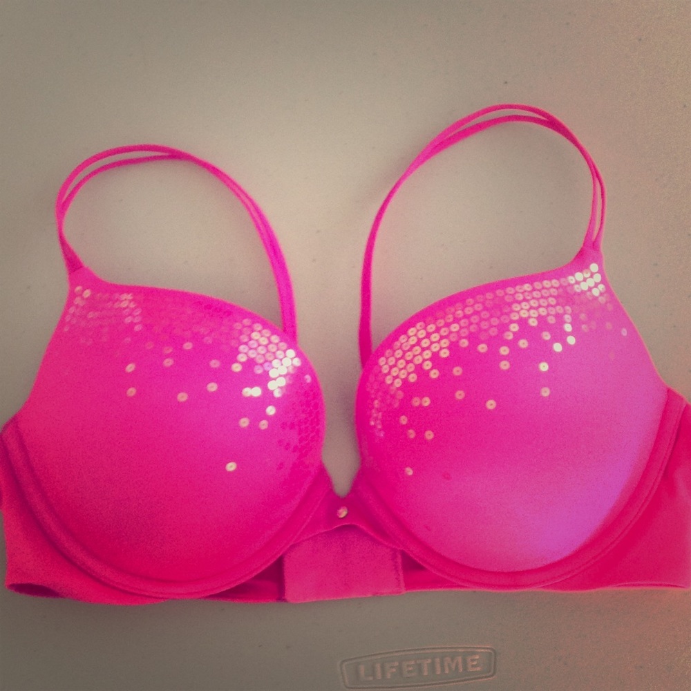 Victoria Secret 34D 'very sexy push-up' hot pink