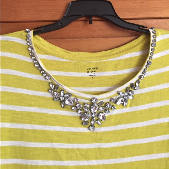 Green embellished top! - Picture 2 of 2