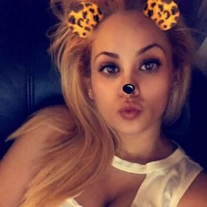 Meet your Posher, Elisa