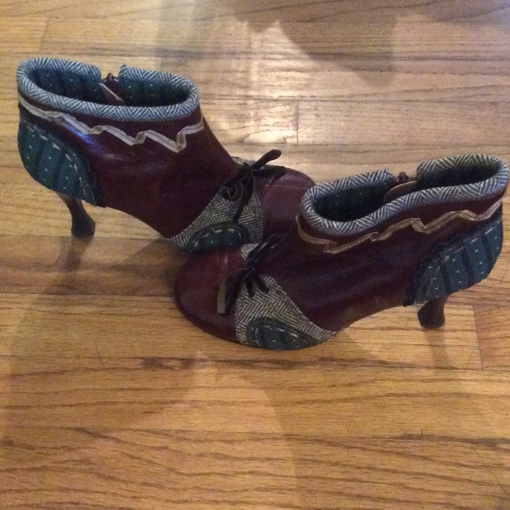 Kenzie Gasol Brown Leather & Fabric Booties Size 8