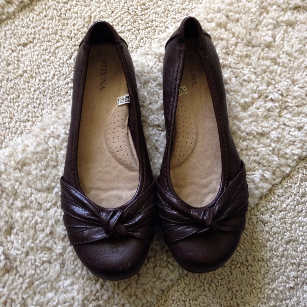 Merona brown flats. Size 7, like new.