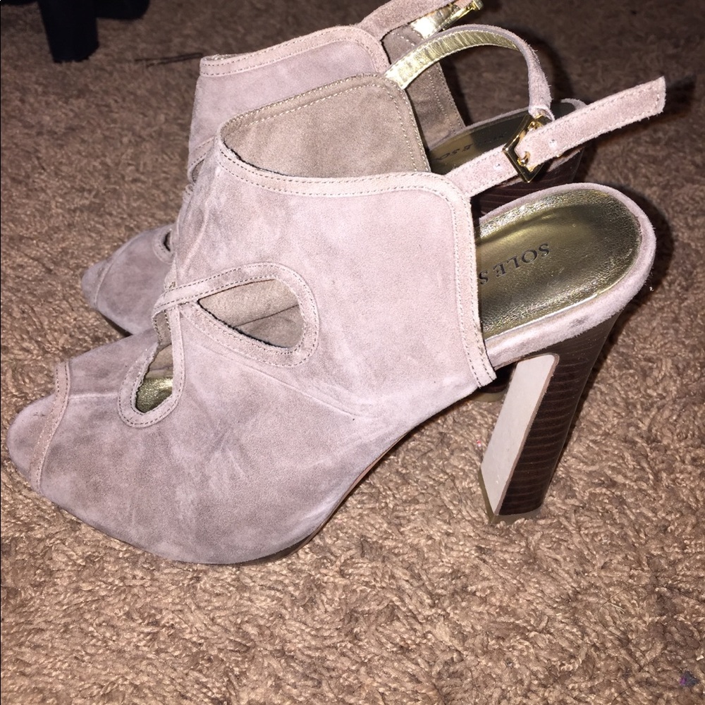 Heels - Picture 3 of 4