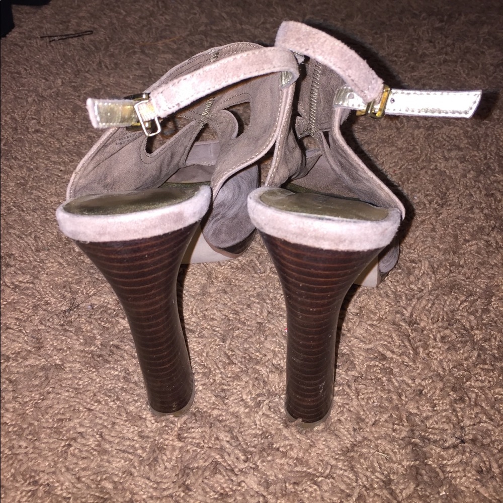 Heels - Picture 4 of 4