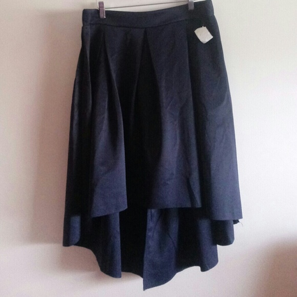 ??PLUS??NAVY*Scruba hi low skirt - Picture 2 of 3