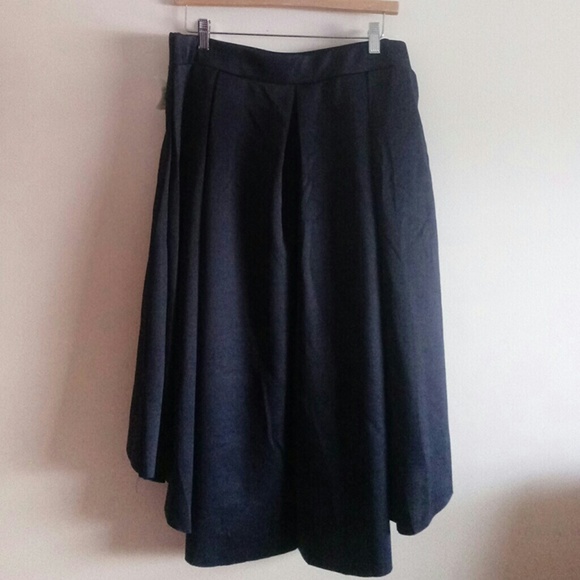 ??PLUS??NAVY*Scruba hi low skirt - Picture 3 of 3