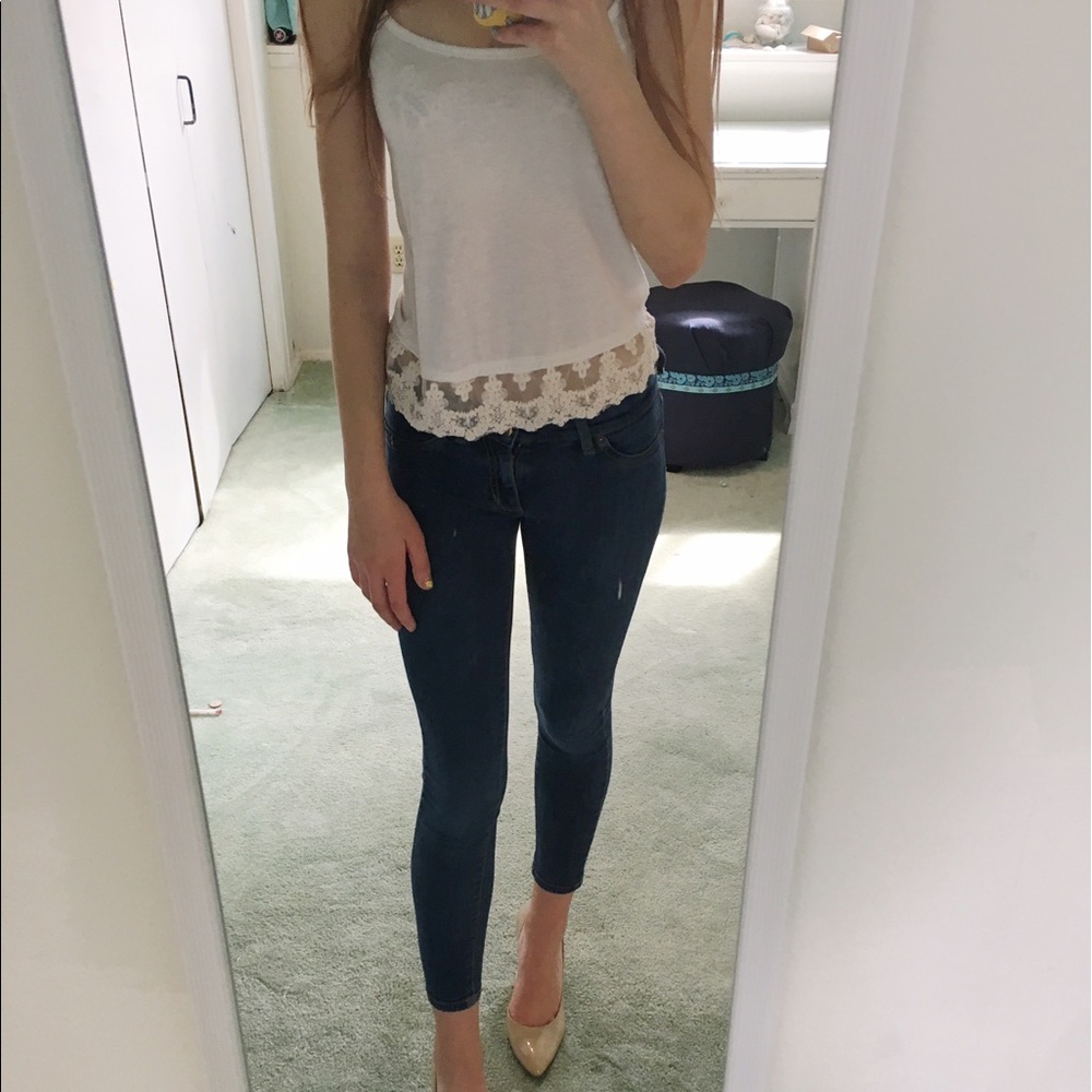 White lace hem tank top