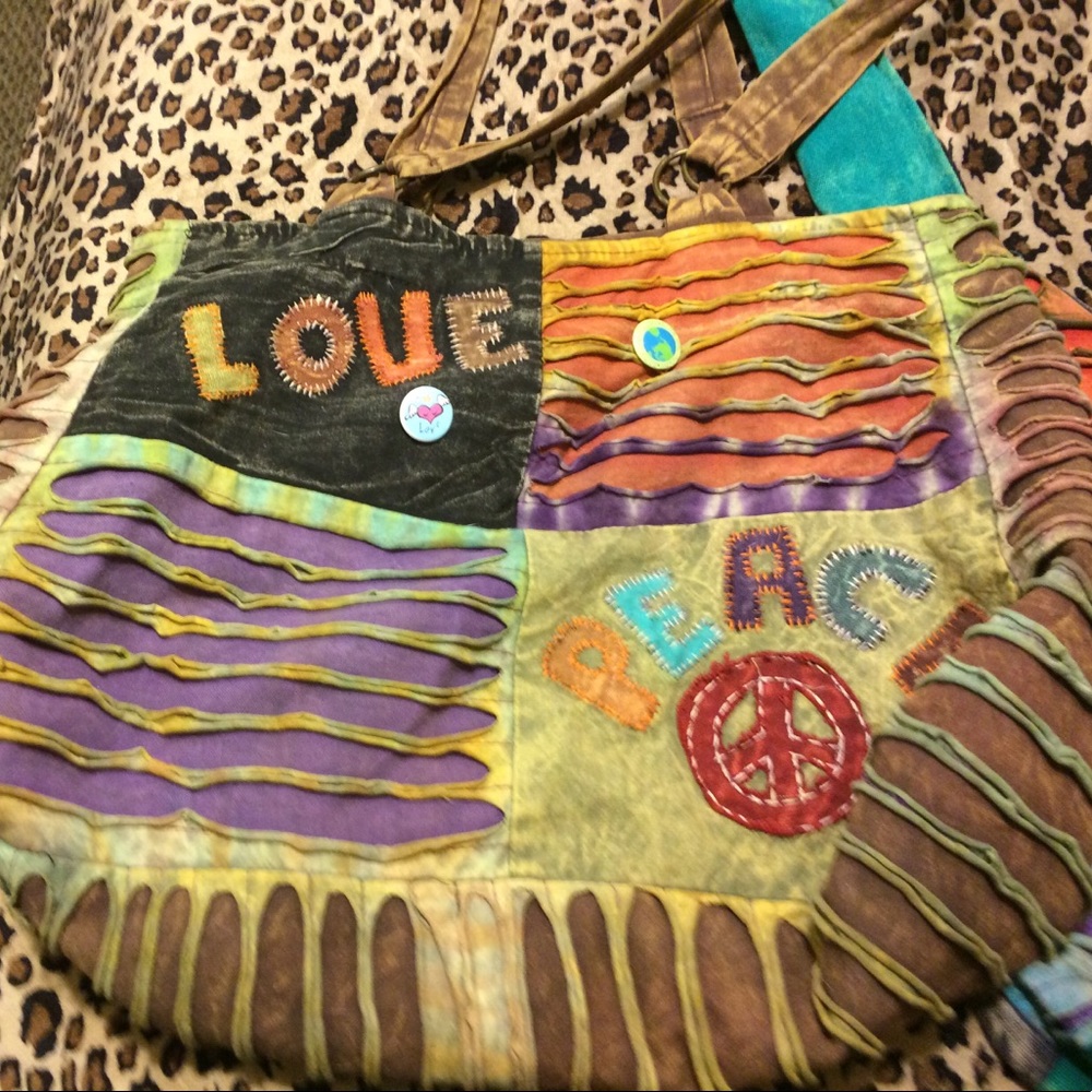 barn door to try handbags the pens come with it