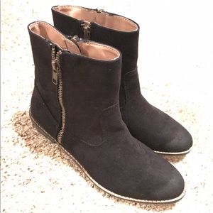 American Eagle black suede booties