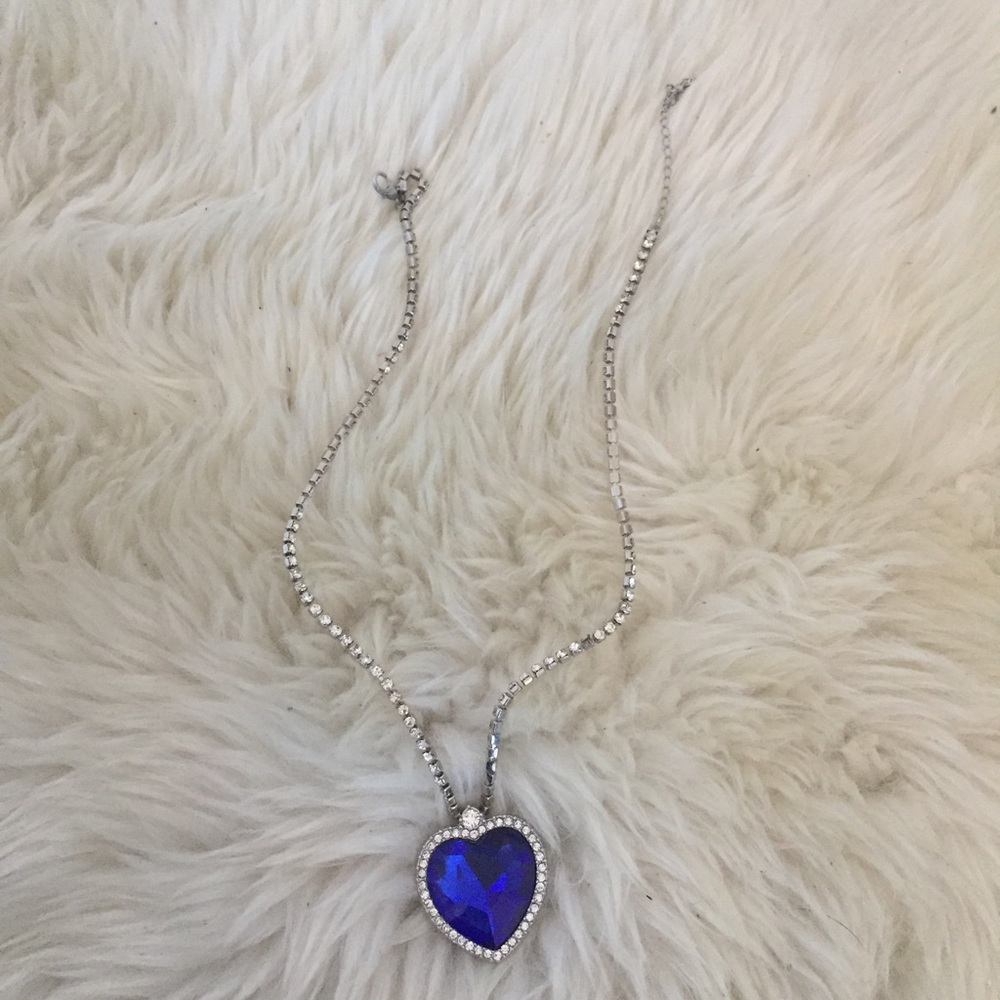 Heart of the Ocean necklace