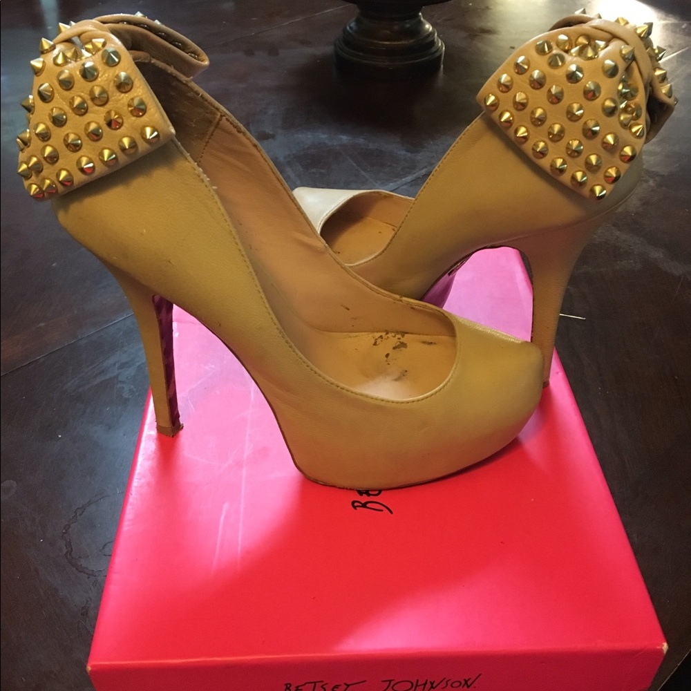 Betsey Johnson Nude Heels