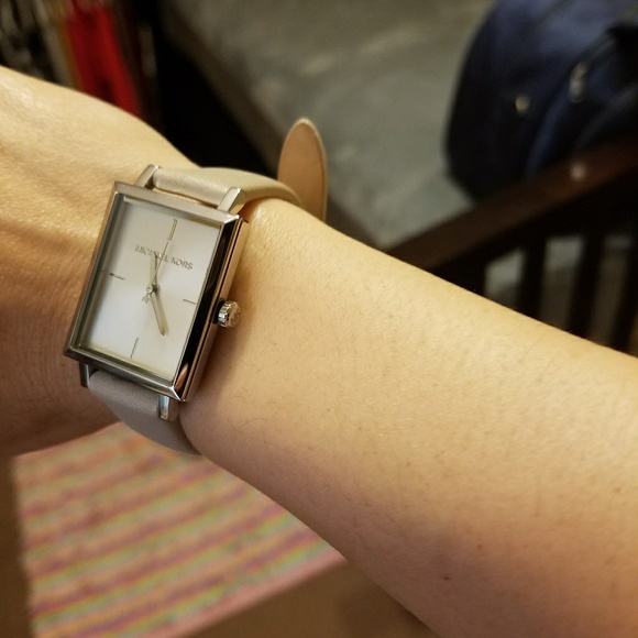 💥SOLD💥 MK slim watch, almost new. - Picture 3 of 5