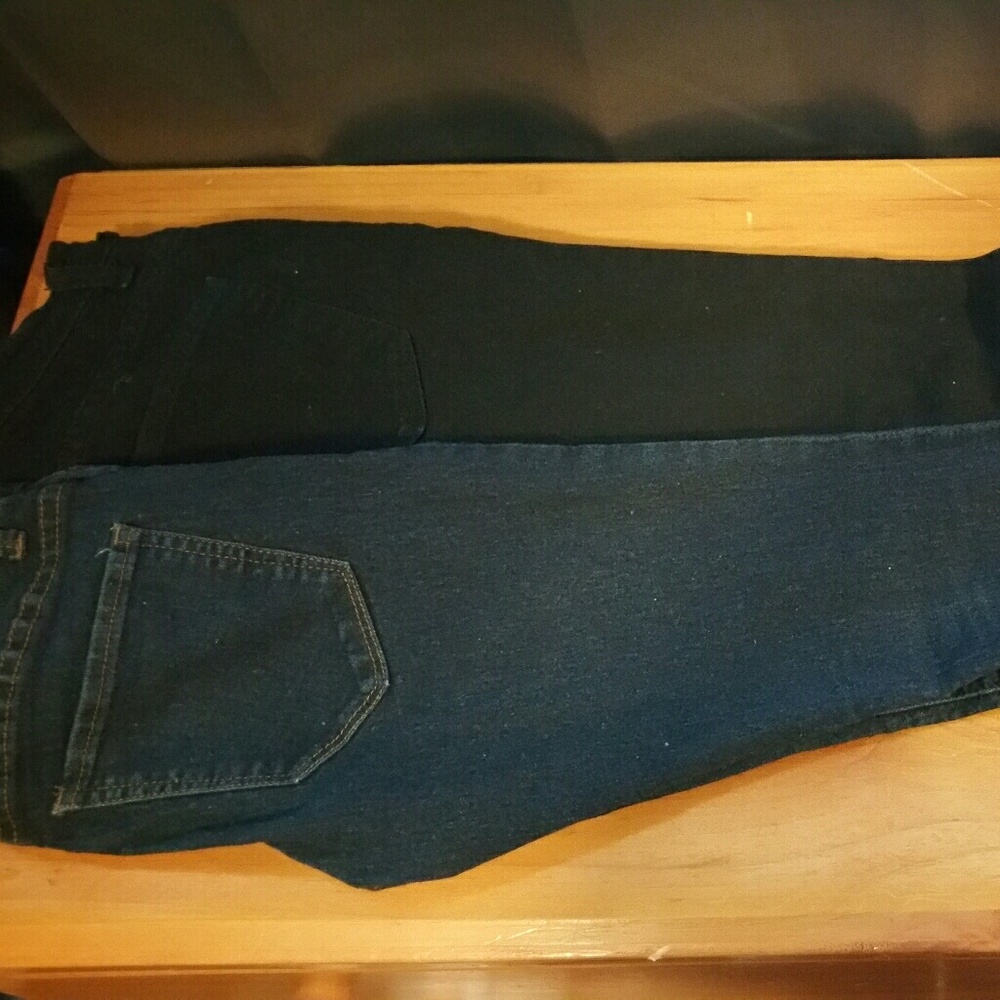 2 pairs of Forever 21 skinny jeans