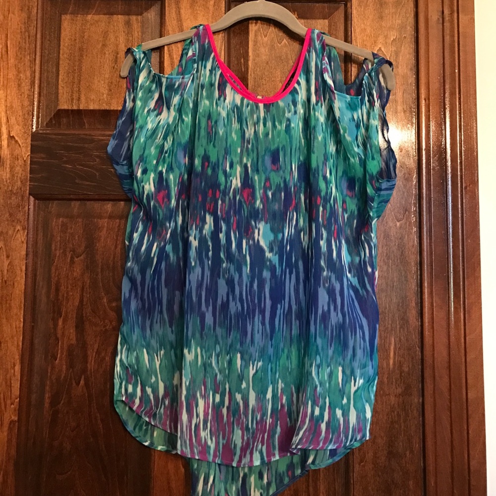 Express Size M blouse with cut out shoulders