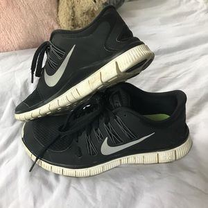Black Nike Free Runs