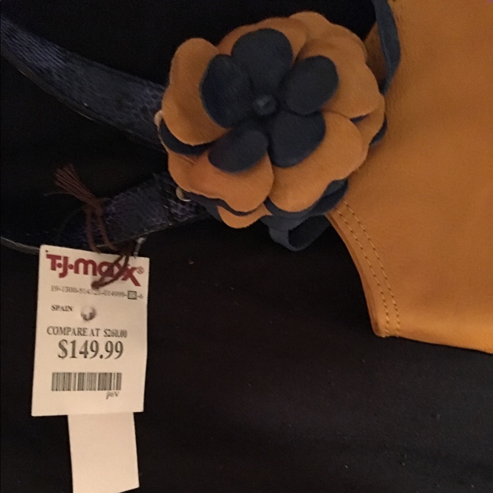 Dimoni Carryall - Picture 3 of 4
