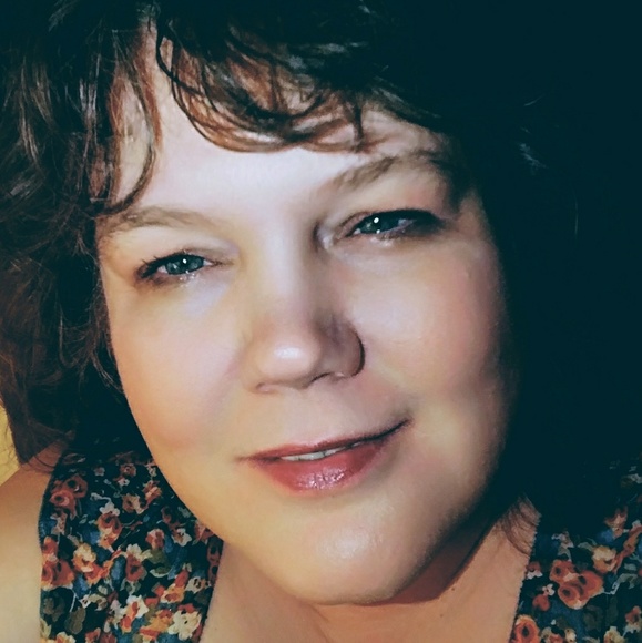 Meet your Posher, Tina - Picture 2 of 2