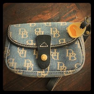 Dooney & Bourke Wristlet 👝