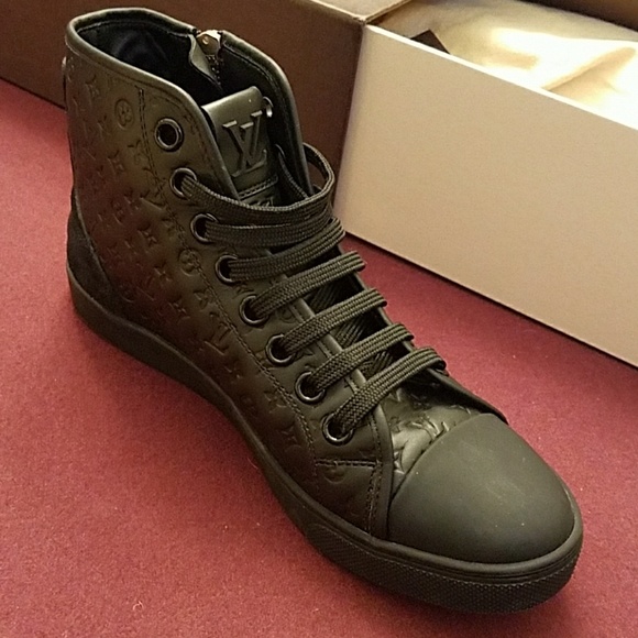 Louis Vuitton - Picture 3 of 6