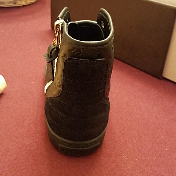 Louis Vuitton - Picture 4 of 6