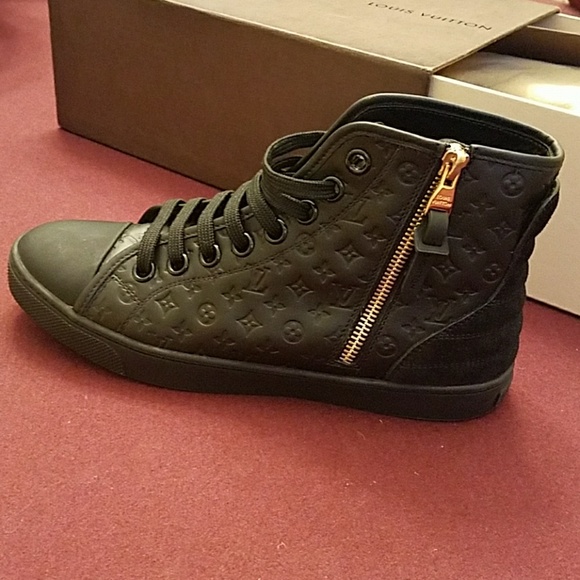 Louis Vuitton - Picture 5 of 6