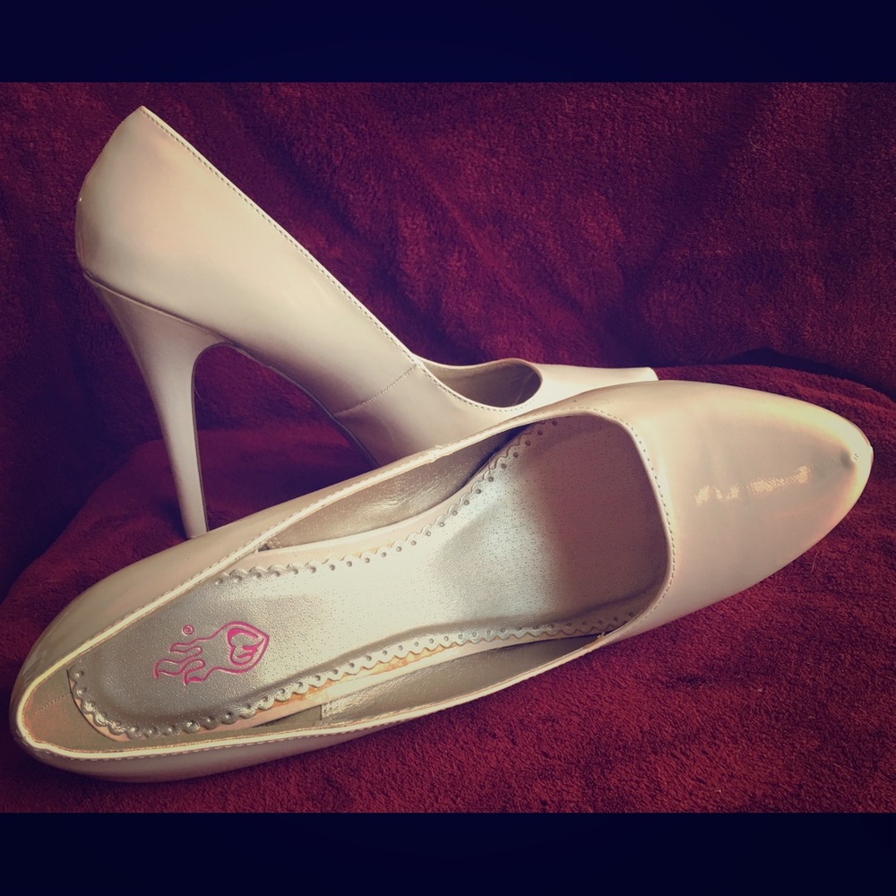 🔆NWOT Torrid Nude Heels 🔆