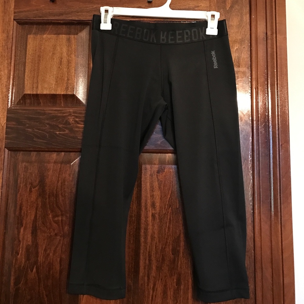 Reebok size S black knee length workout pants