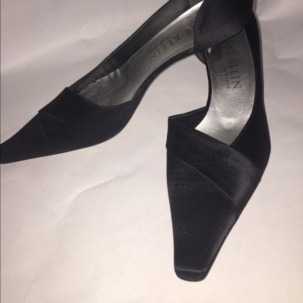 Anne Klein black satin semi-formal kitty heels
