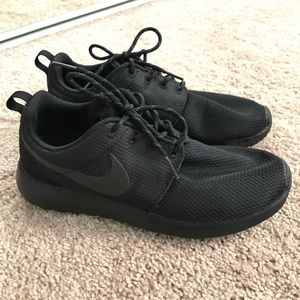 Women's Nike Roshe One - All black