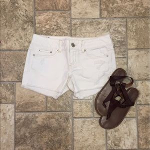 White distressed American eagle midi shorts size 0