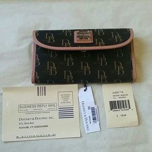 New Dooney & Bourke Leather wallet