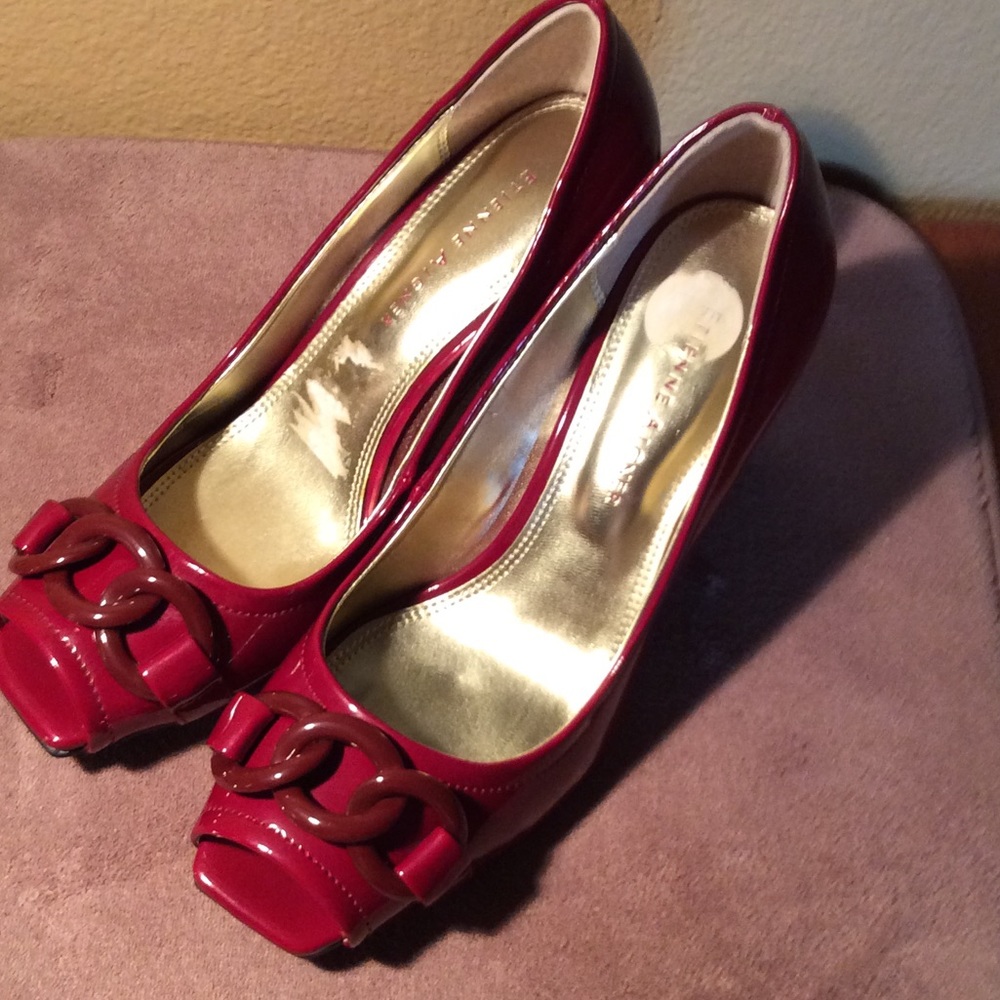Etienne Aigner red 👠 heels