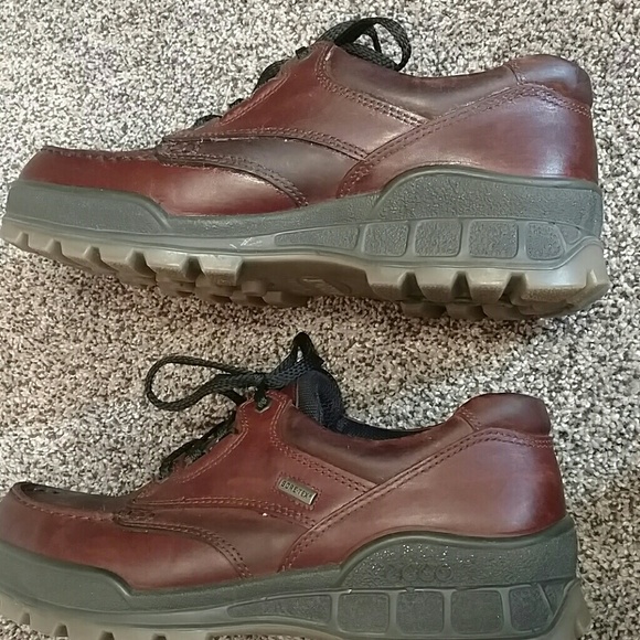 ecco rugged