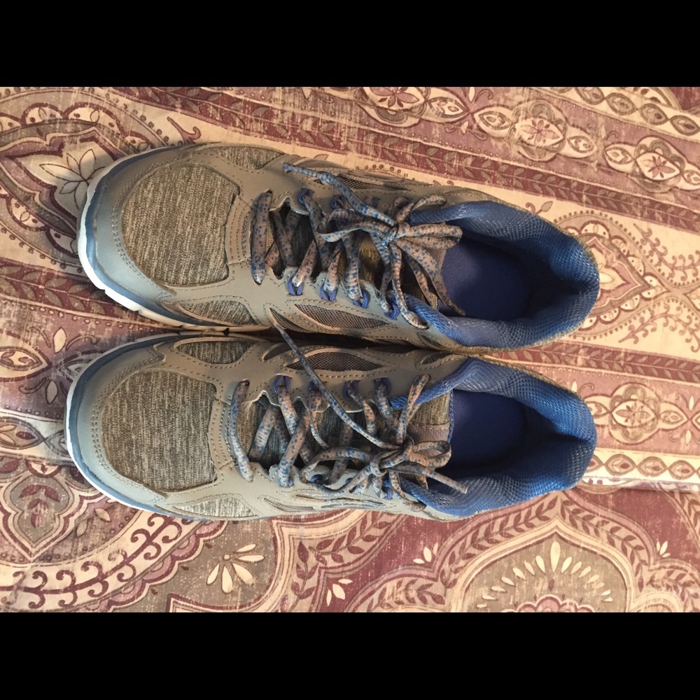 Skechers memory foam tennis shoes