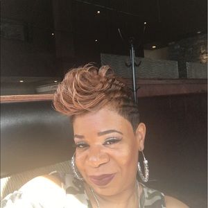 Meet your Posher, Sharae