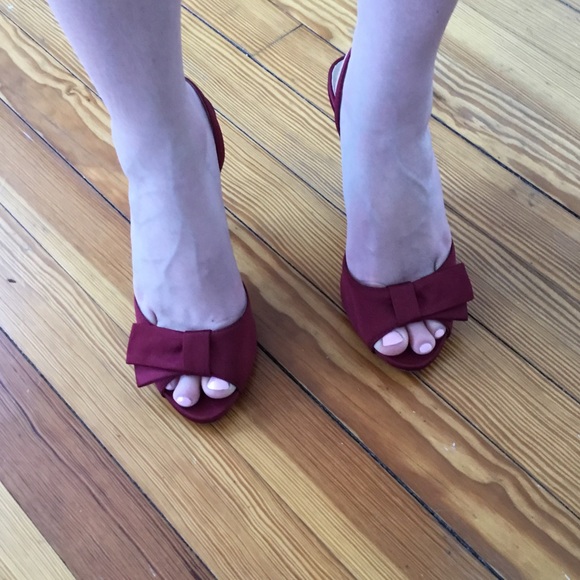 BCBG Bow-Tie Burgundy Heels - Picture 2 of 2